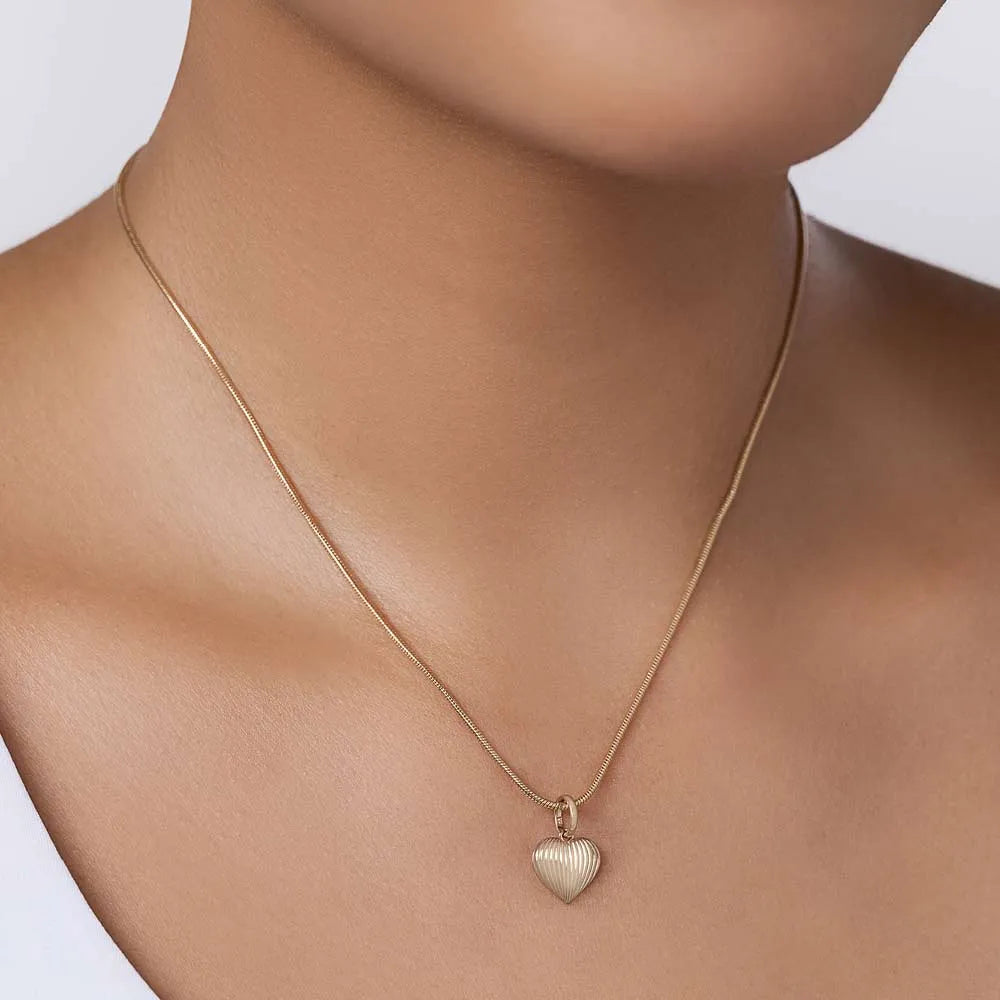 18K GOLD PLATED HEART PENDANT WITH DOMED FRIEZE 5429730000